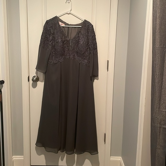 JJ's House Dress - Picture 4 of 11